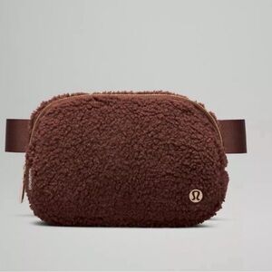 Lululemon everywhere fleece belt bag